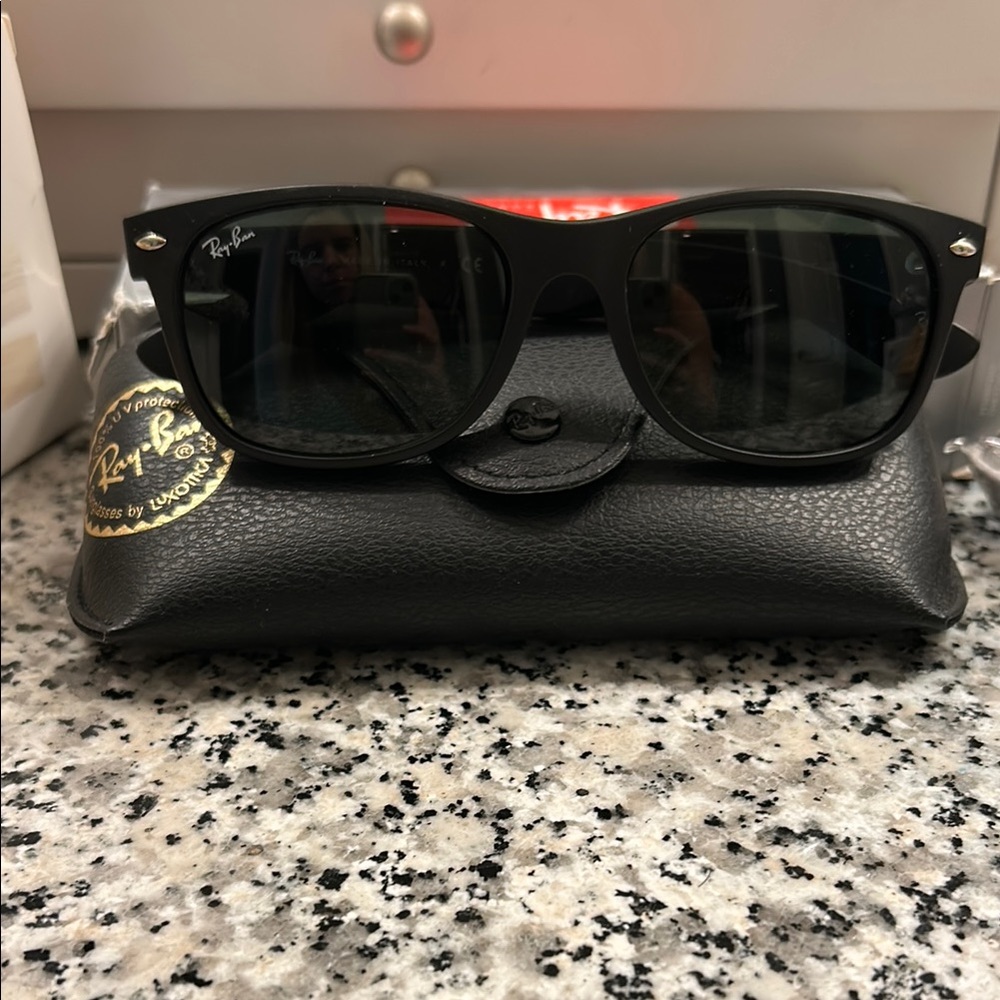 Ray-Ban Classic Black Sunglasses with Case NWT